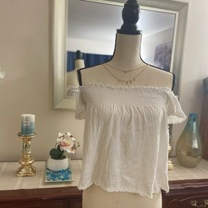 💕☀️Plain stretchy white off shoulder top💕☀️